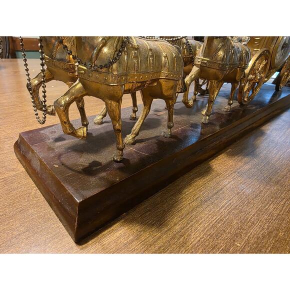 Vintage Antique United Clock Corp. Stagecoach Clock - Picture 7 of 10